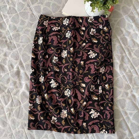 LOFT Dresses & Skirts - Nwt Loft Black Floral Pencil Skirt Size 2